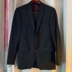 Macys’ 3-piece suit 100% wool. Great condition